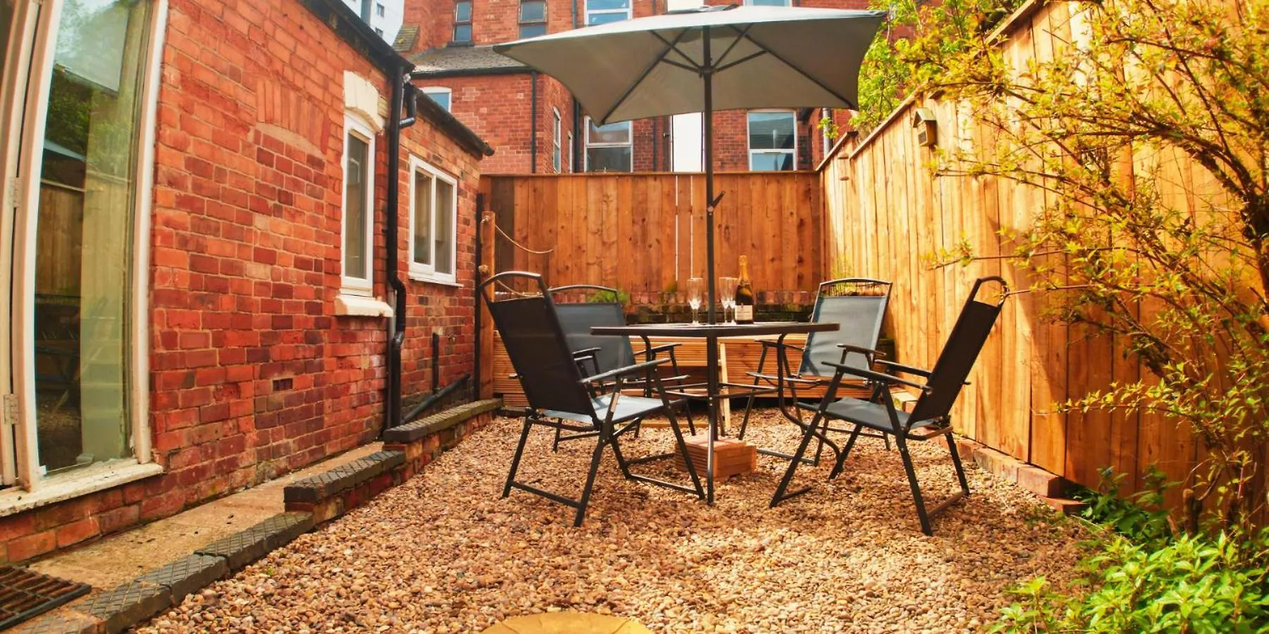 Private Room In Modern House Near Nottingham